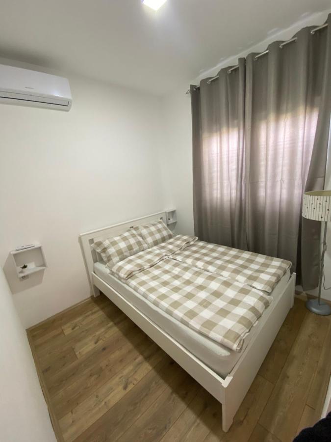 Apartmani Home ซาเยชาร์ ภายนอก รูปภาพ